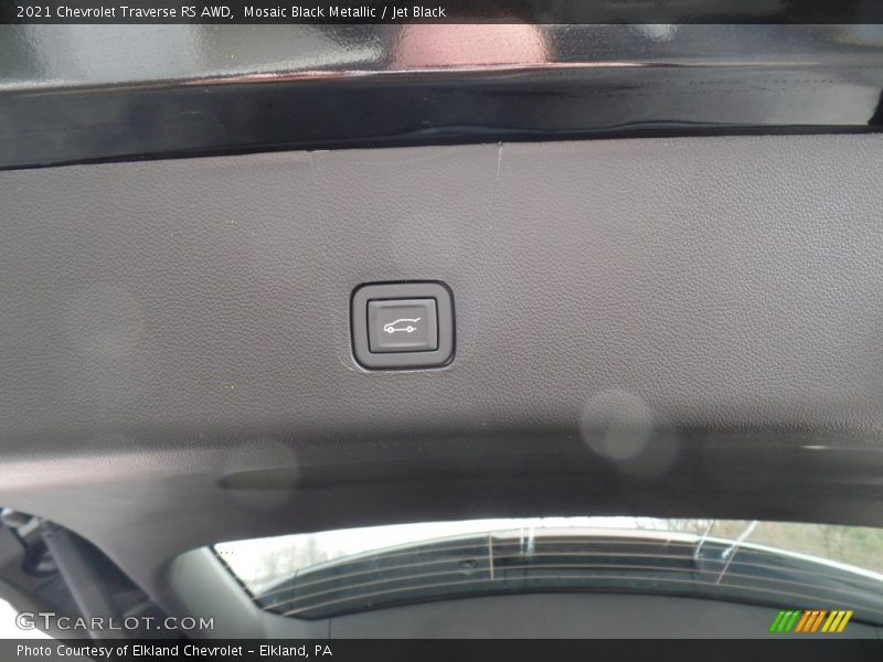 Mosaic Black Metallic / Jet Black 2021 Chevrolet Traverse RS AWD