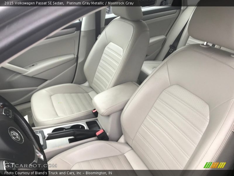 Front Seat of 2015 Passat SE Sedan