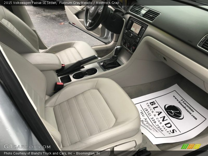 Front Seat of 2015 Passat SE Sedan