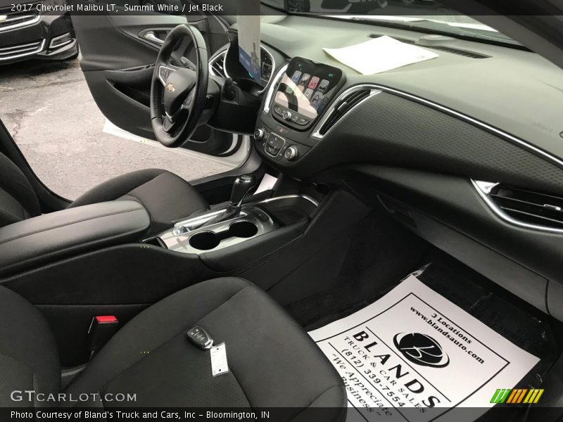 Summit White / Jet Black 2017 Chevrolet Malibu LT