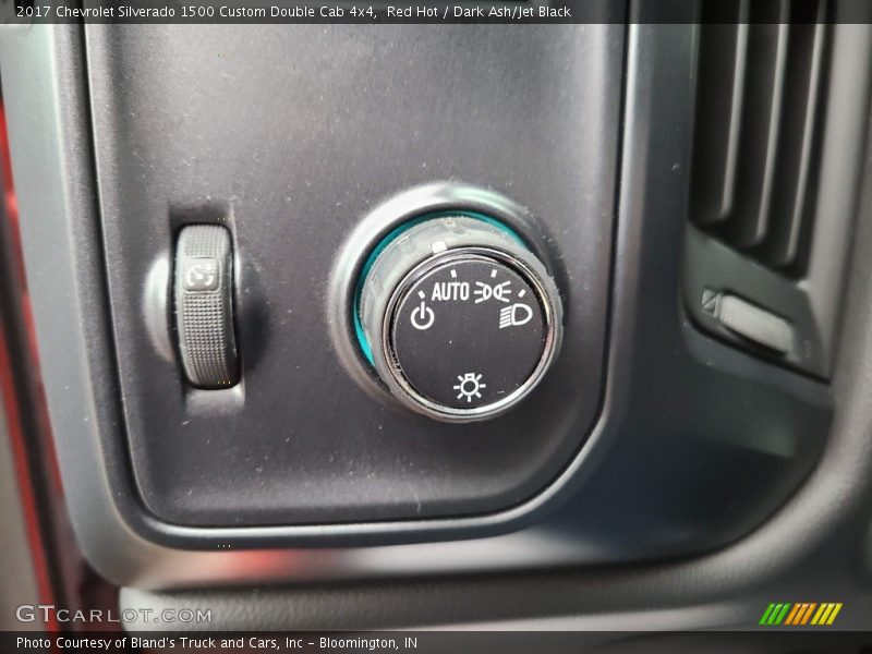 Red Hot / Dark Ash/Jet Black 2017 Chevrolet Silverado 1500 Custom Double Cab 4x4