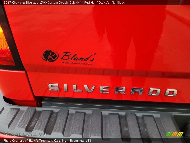 Red Hot / Dark Ash/Jet Black 2017 Chevrolet Silverado 1500 Custom Double Cab 4x4