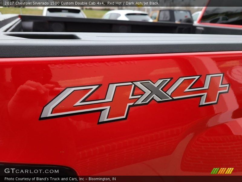 Red Hot / Dark Ash/Jet Black 2017 Chevrolet Silverado 1500 Custom Double Cab 4x4