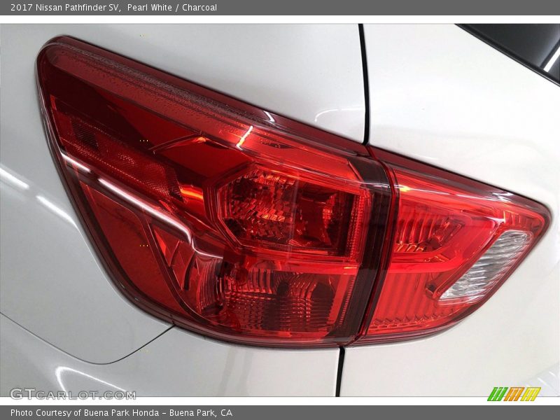 Pearl White / Charcoal 2017 Nissan Pathfinder SV