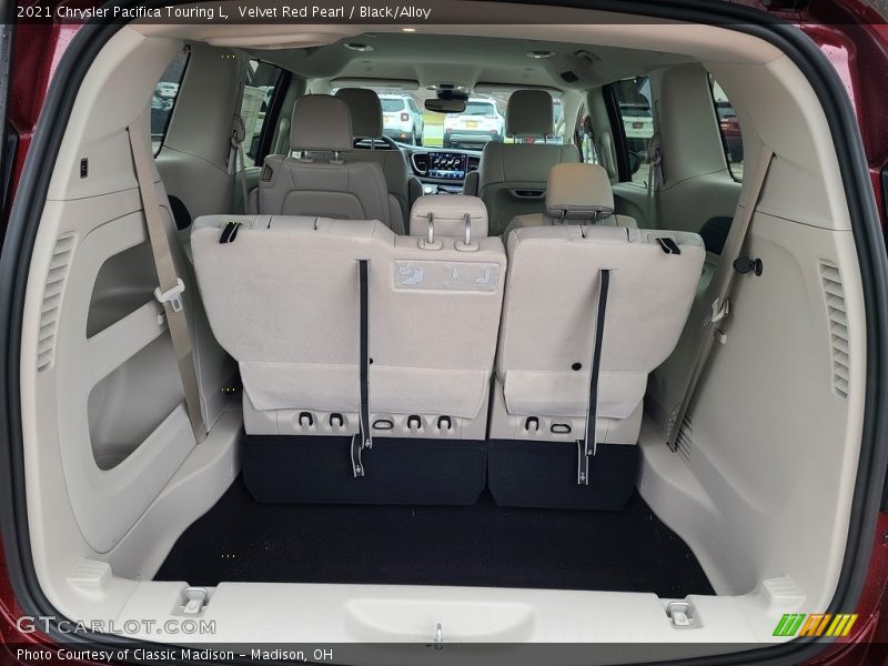  2021 Pacifica Touring L Trunk