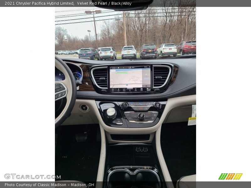 Dashboard of 2021 Pacifica Hybrid Limited