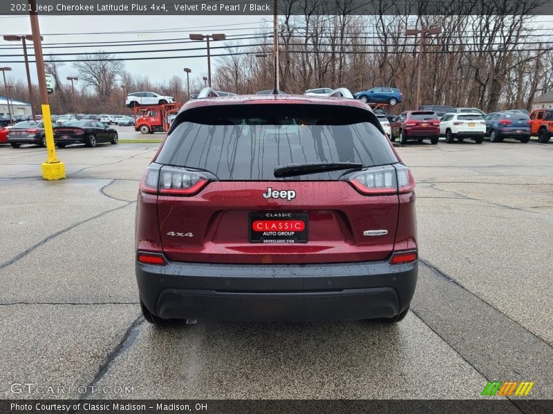 Velvet Red Pearl / Black 2021 Jeep Cherokee Latitude Plus 4x4