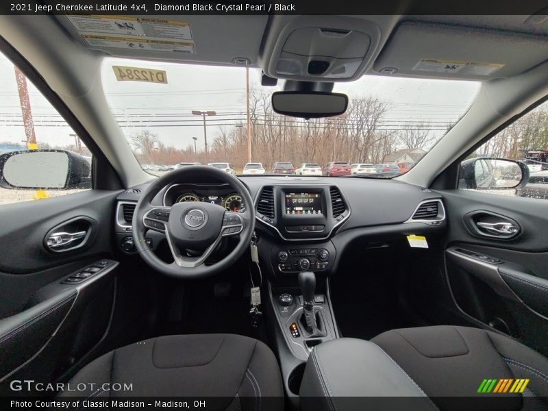 Diamond Black Crystal Pearl / Black 2021 Jeep Cherokee Latitude 4x4