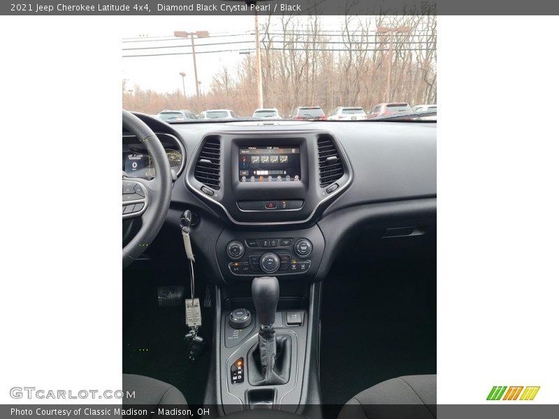 Diamond Black Crystal Pearl / Black 2021 Jeep Cherokee Latitude 4x4