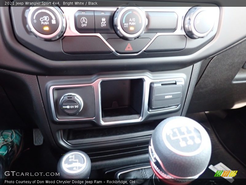 Bright White / Black 2021 Jeep Wrangler Sport 4x4