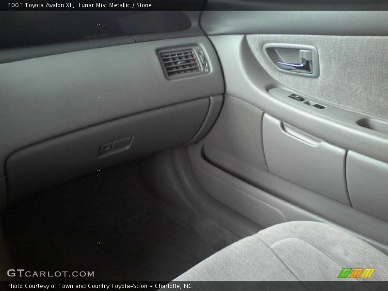 Lunar Mist Metallic / Stone 2001 Toyota Avalon XL
