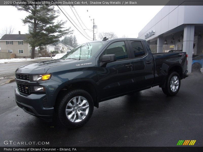 Front 3/4 View of 2021 Silverado 1500 Custom Double Cab 4x4