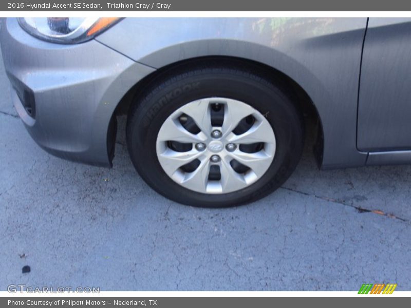Triathlon Gray / Gray 2016 Hyundai Accent SE Sedan