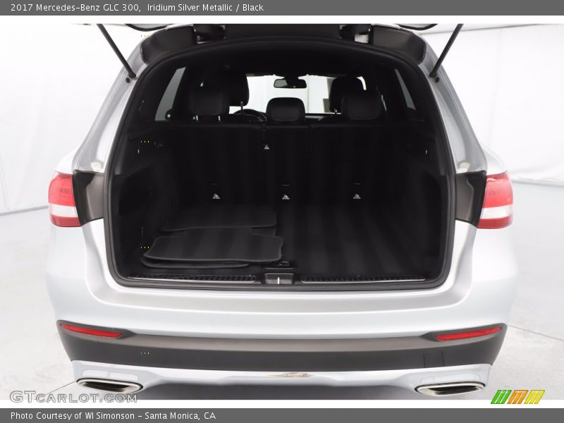 Iridium Silver Metallic / Black 2017 Mercedes-Benz GLC 300
