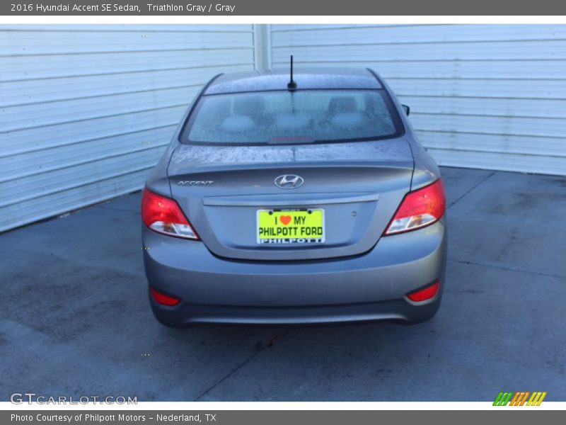 Triathlon Gray / Gray 2016 Hyundai Accent SE Sedan