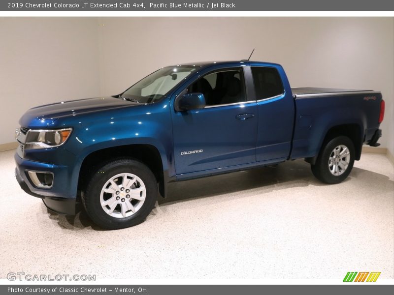 Front 3/4 View of 2019 Colorado LT Extended Cab 4x4