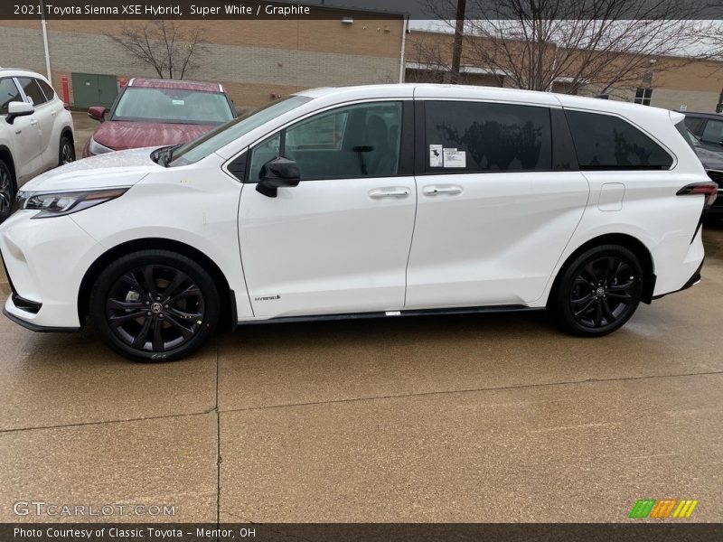 Super White / Graphite 2021 Toyota Sienna XSE Hybrid