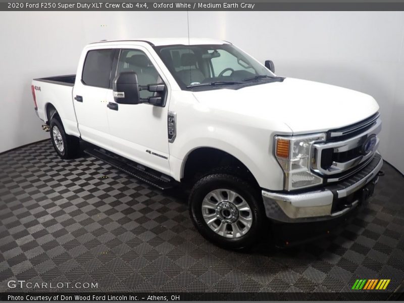 Oxford White / Medium Earth Gray 2020 Ford F250 Super Duty XLT Crew Cab 4x4