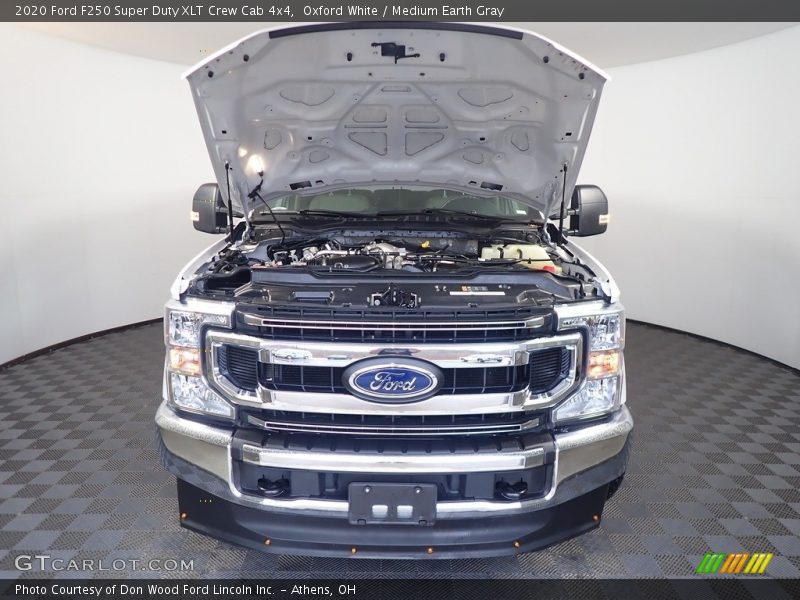 Oxford White / Medium Earth Gray 2020 Ford F250 Super Duty XLT Crew Cab 4x4