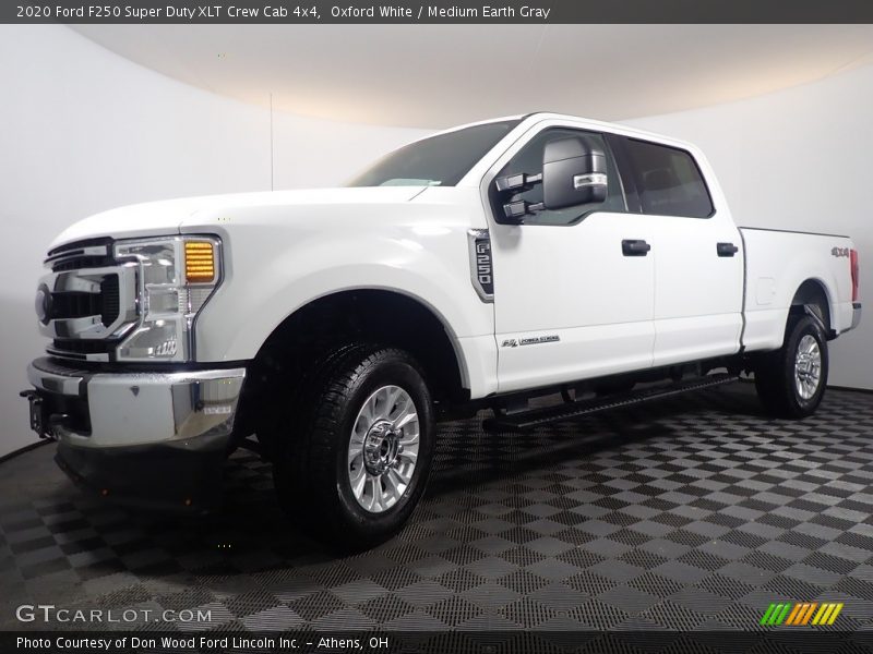 Oxford White / Medium Earth Gray 2020 Ford F250 Super Duty XLT Crew Cab 4x4