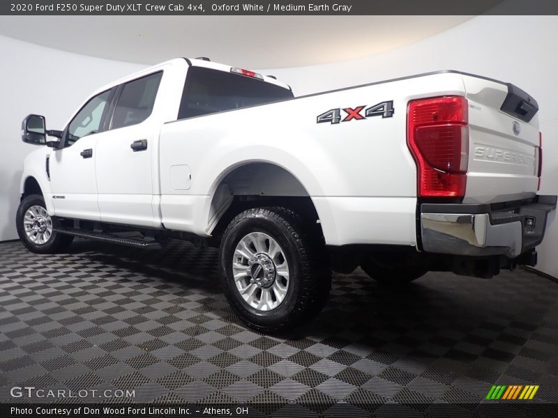 Oxford White / Medium Earth Gray 2020 Ford F250 Super Duty XLT Crew Cab 4x4