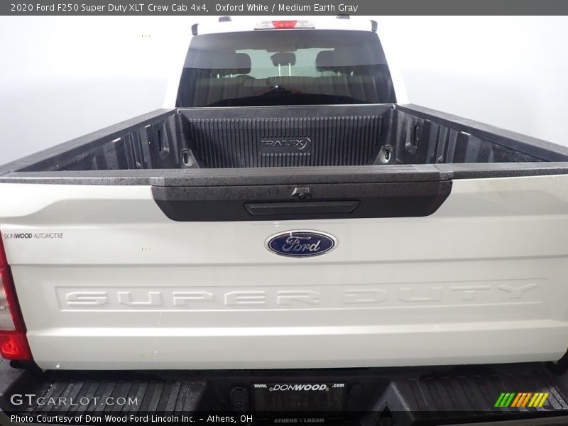 Oxford White / Medium Earth Gray 2020 Ford F250 Super Duty XLT Crew Cab 4x4