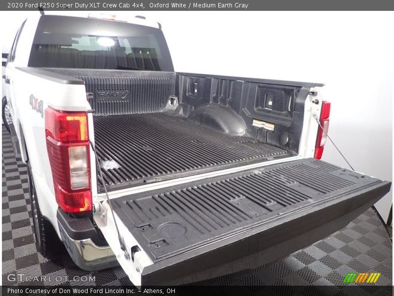 Oxford White / Medium Earth Gray 2020 Ford F250 Super Duty XLT Crew Cab 4x4