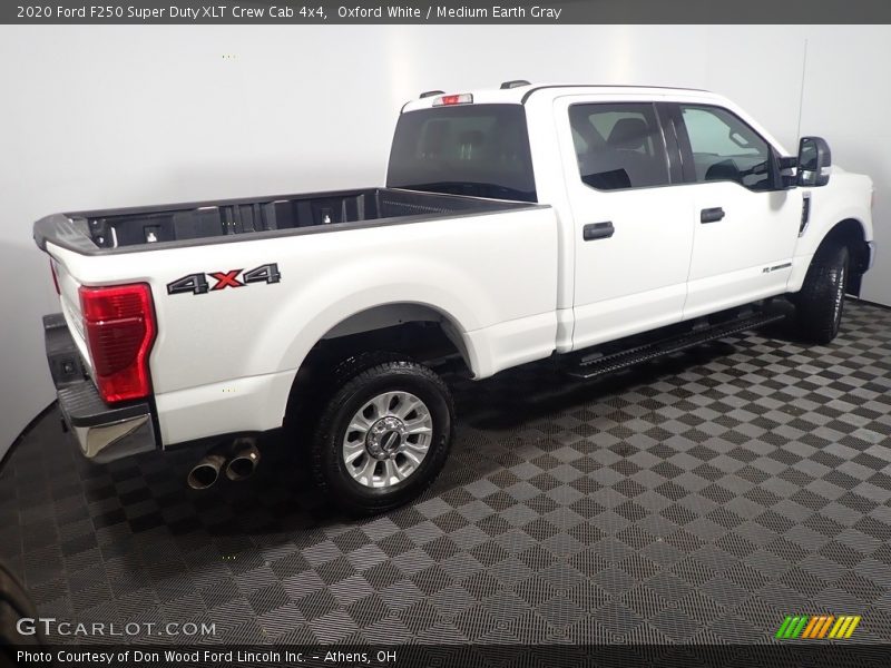 Oxford White / Medium Earth Gray 2020 Ford F250 Super Duty XLT Crew Cab 4x4