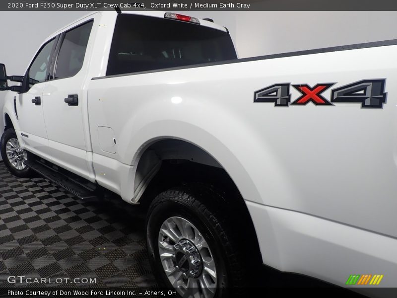 Oxford White / Medium Earth Gray 2020 Ford F250 Super Duty XLT Crew Cab 4x4