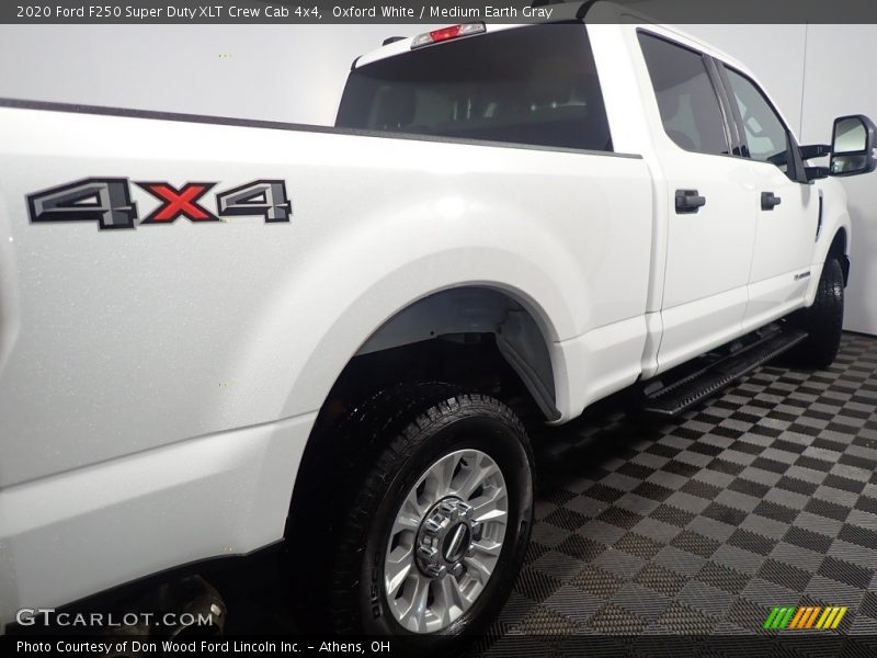 Oxford White / Medium Earth Gray 2020 Ford F250 Super Duty XLT Crew Cab 4x4