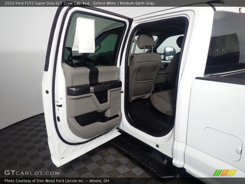 Oxford White / Medium Earth Gray 2020 Ford F250 Super Duty XLT Crew Cab 4x4