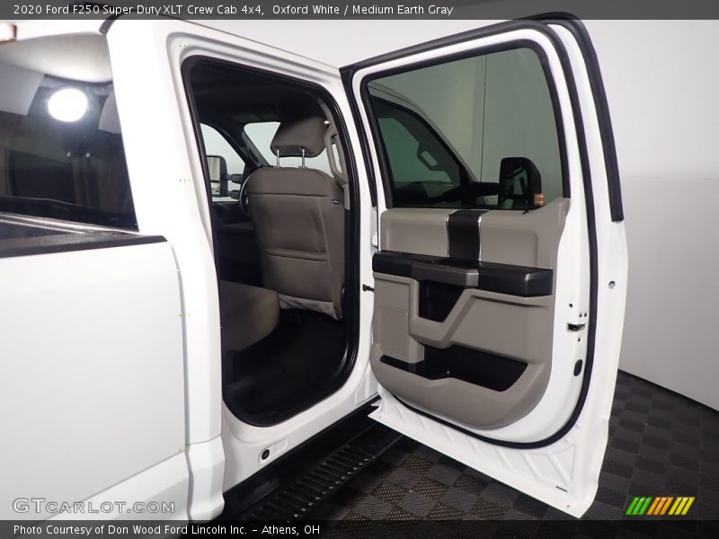 Oxford White / Medium Earth Gray 2020 Ford F250 Super Duty XLT Crew Cab 4x4