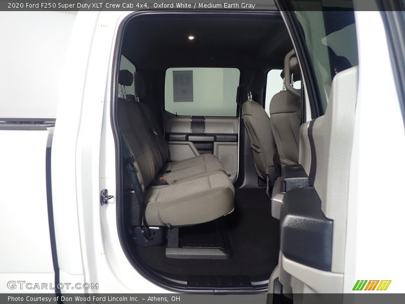 Oxford White / Medium Earth Gray 2020 Ford F250 Super Duty XLT Crew Cab 4x4