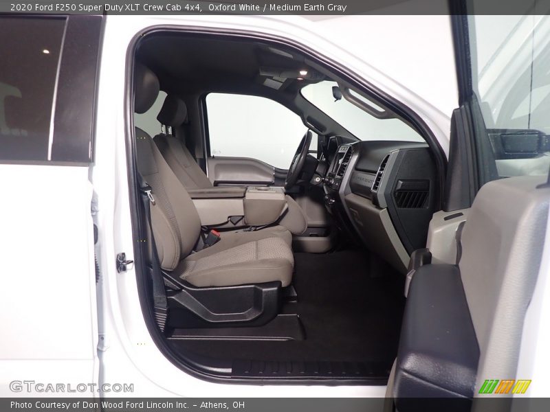 Oxford White / Medium Earth Gray 2020 Ford F250 Super Duty XLT Crew Cab 4x4