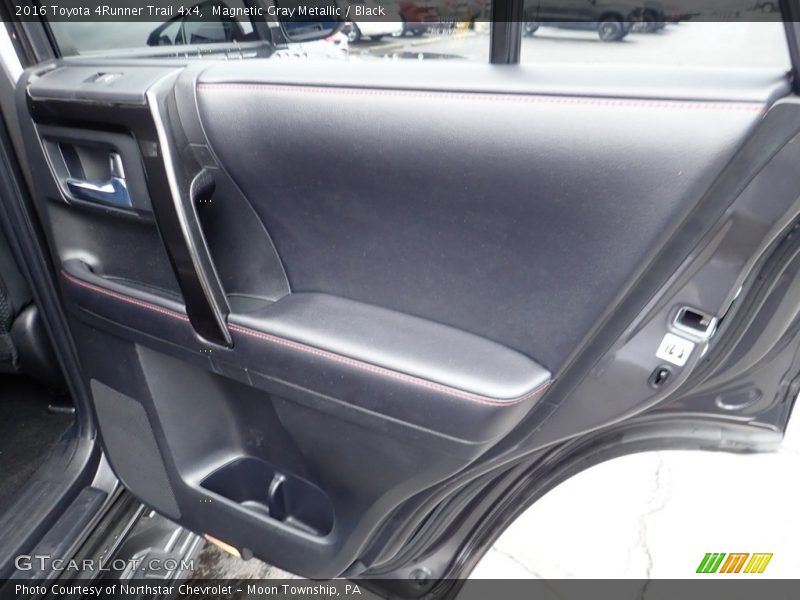 Magnetic Gray Metallic / Black 2016 Toyota 4Runner Trail 4x4