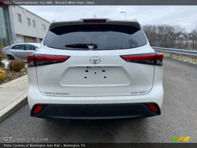 Blizzard White Pearl / Black 2021 Toyota Highlander XLE AWD