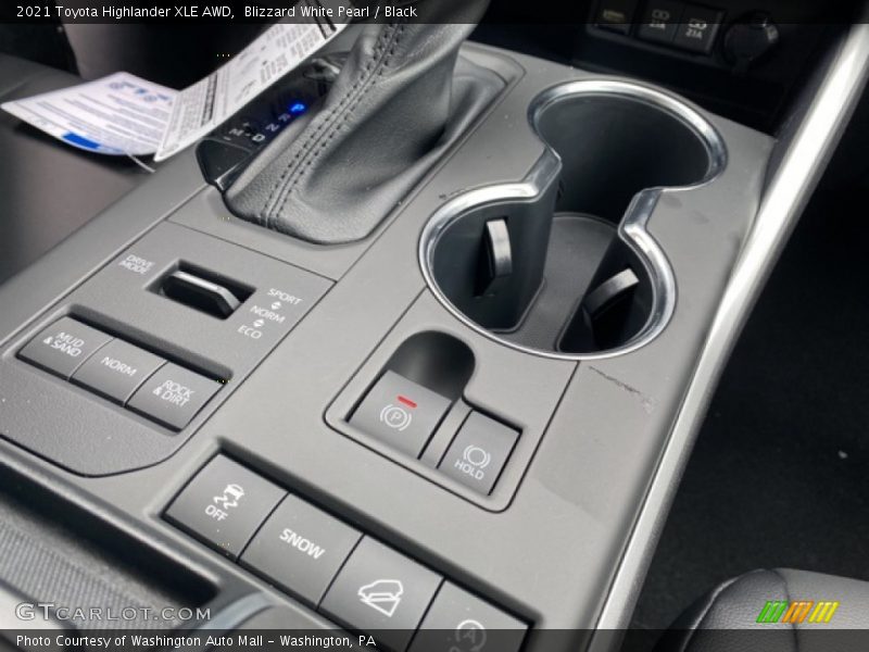 Blizzard White Pearl / Black 2021 Toyota Highlander XLE AWD