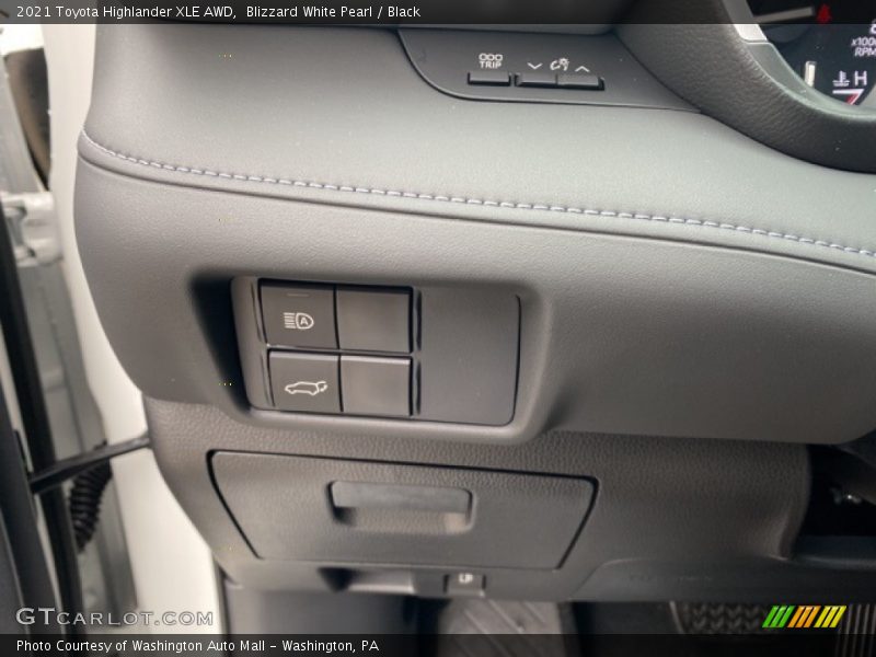 Blizzard White Pearl / Black 2021 Toyota Highlander XLE AWD