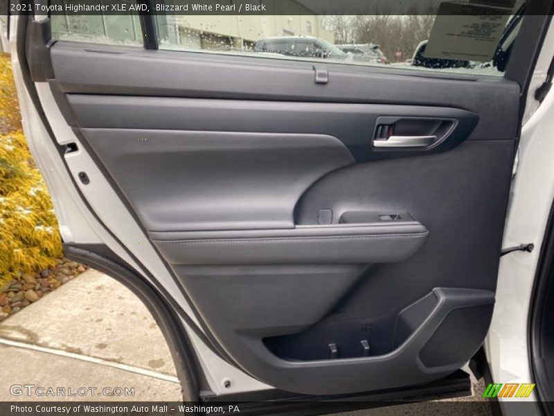 Blizzard White Pearl / Black 2021 Toyota Highlander XLE AWD