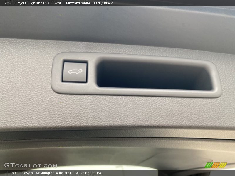 Blizzard White Pearl / Black 2021 Toyota Highlander XLE AWD