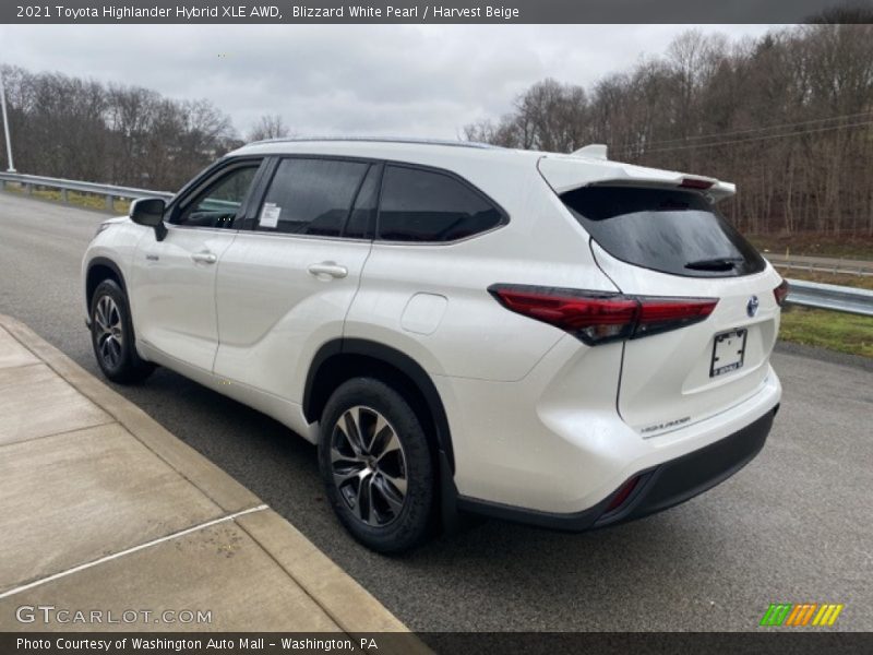 Blizzard White Pearl / Harvest Beige 2021 Toyota Highlander Hybrid XLE AWD
