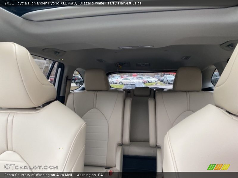 Blizzard White Pearl / Harvest Beige 2021 Toyota Highlander Hybrid XLE AWD