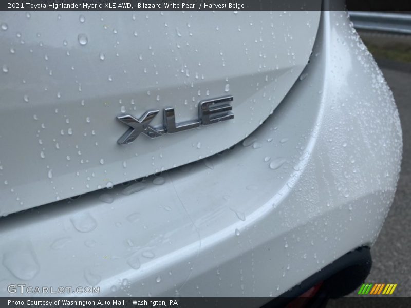 Blizzard White Pearl / Harvest Beige 2021 Toyota Highlander Hybrid XLE AWD