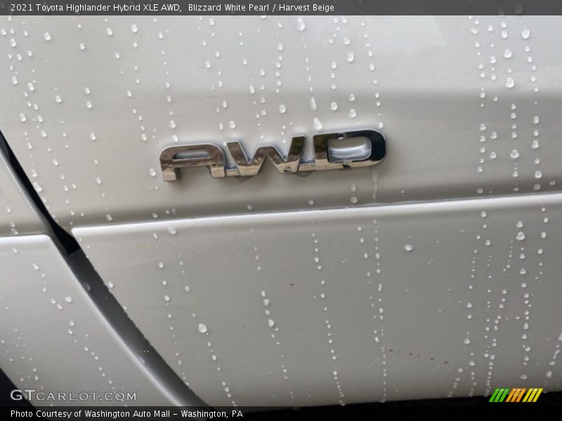 Blizzard White Pearl / Harvest Beige 2021 Toyota Highlander Hybrid XLE AWD