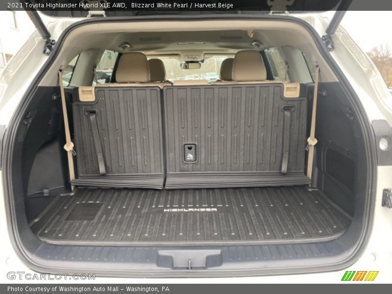 Blizzard White Pearl / Harvest Beige 2021 Toyota Highlander Hybrid XLE AWD