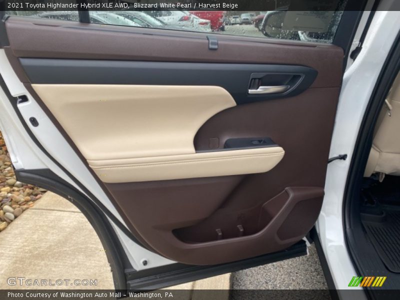 Blizzard White Pearl / Harvest Beige 2021 Toyota Highlander Hybrid XLE AWD