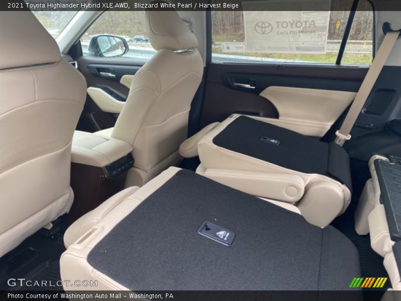 Blizzard White Pearl / Harvest Beige 2021 Toyota Highlander Hybrid XLE AWD