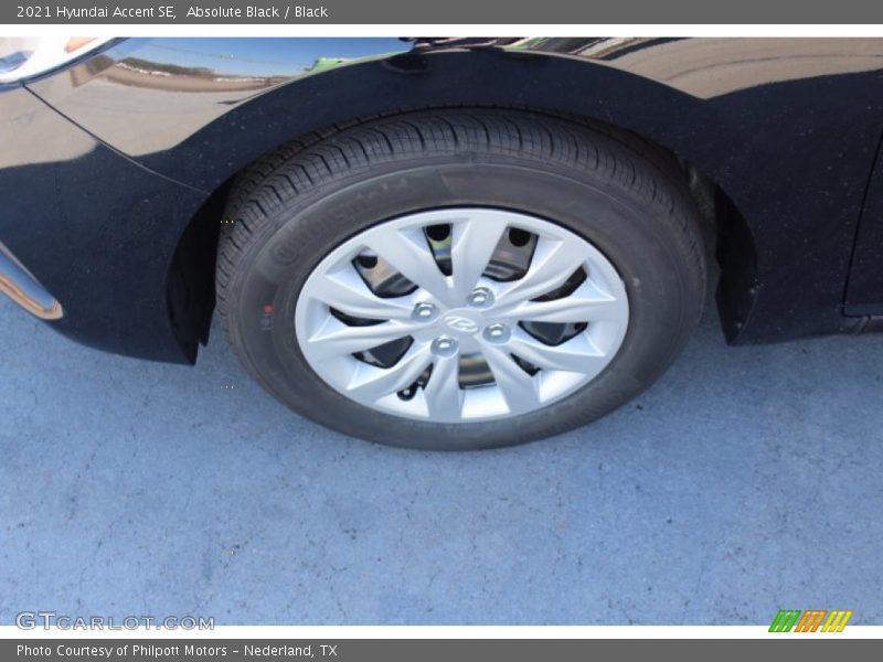 Absolute Black / Black 2021 Hyundai Accent SE