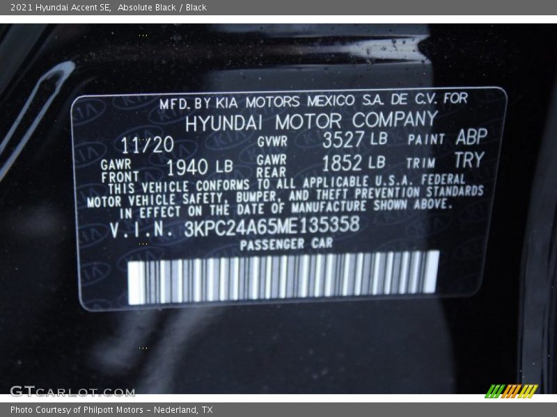 Absolute Black / Black 2021 Hyundai Accent SE