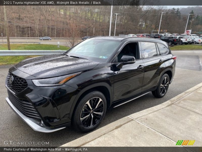 Front 3/4 View of 2021 Highlander XSE AWD